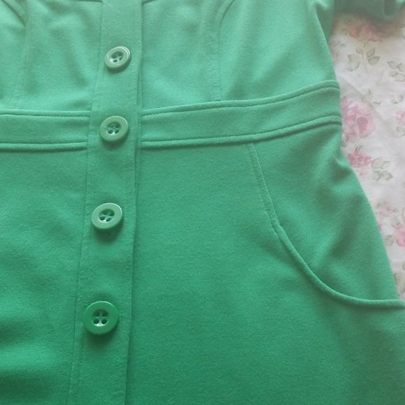 Green Knee Lenghth Dress - Picture 2 of 3